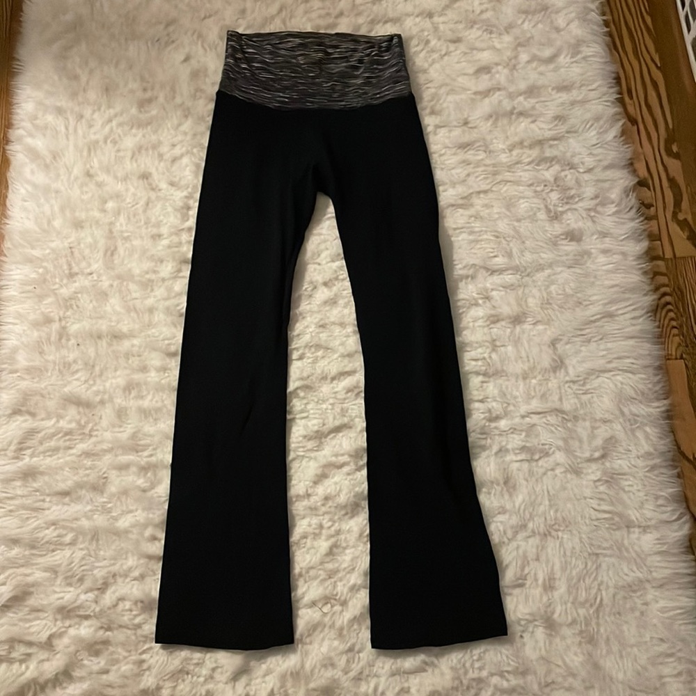 Black yoga pants